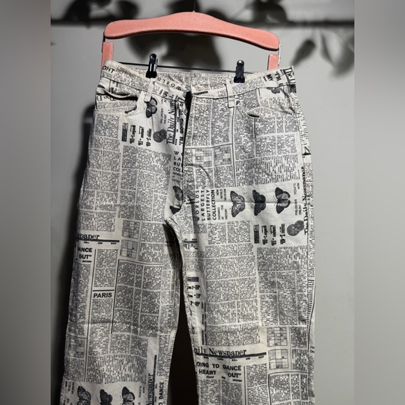 Zara Black and White Newspaper Print Women's Jeans - Picture 2 of 3